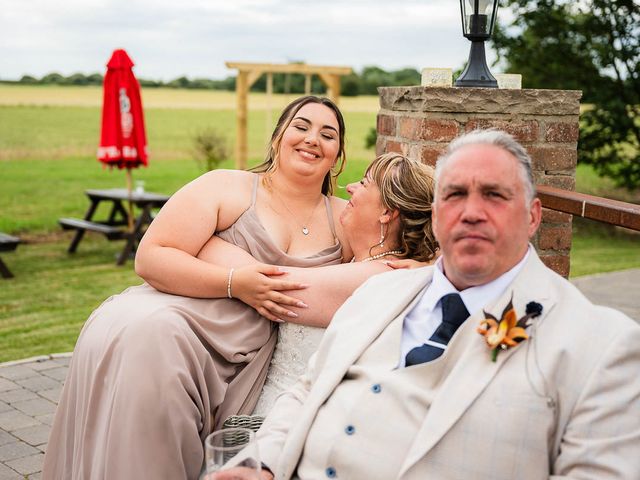 Mark and Tracey's Wedding in Goole, East Riding of Yorkshire 7