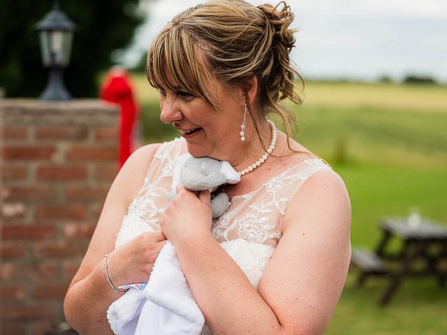 Mark and Tracey's Wedding in Goole, East Riding of Yorkshire 8