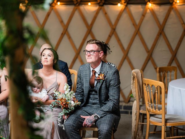 Mark and Tracey's Wedding in Goole, East Riding of Yorkshire 14