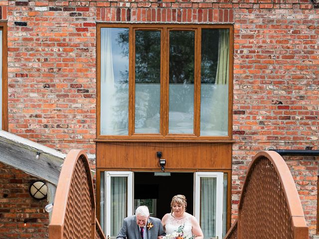 Mark and Tracey's Wedding in Goole, East Riding of Yorkshire 17