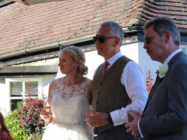 Joy and Andy&apos;s Wedding in Clanfield, Hampshire 4