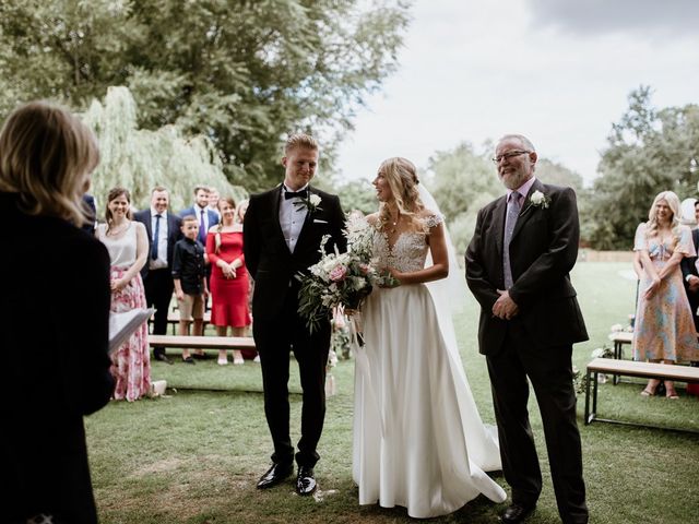 Toby and Alice&apos;s Wedding in Christchurch, Dorset 5
