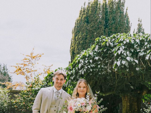 Harry and Jenna's Wedding in Twickenham, Middlesex 19