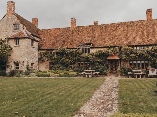 Josh and Sarah's Wedding in Launton, Oxfordshire 7