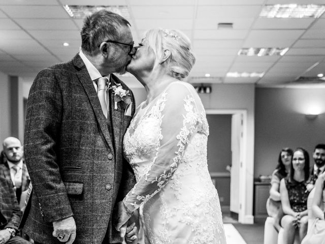 Steve and Christine&apos;s Wedding in Willerby, East Riding of Yorkshire 10
