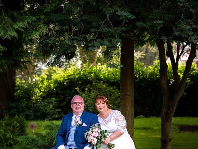 Greg and Sharon&apos;s Wedding in Wentbridge, West Yorkshire 17
