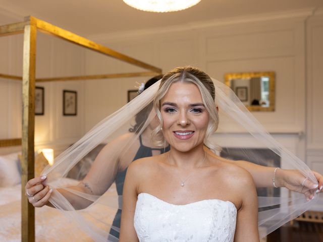 Ben and Hannah's Wedding in Salisbury, Wiltshire 17