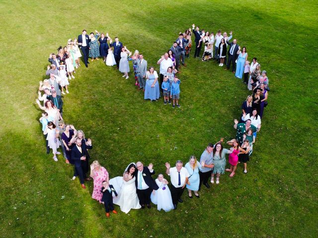 Chris and Laura&apos;s Wedding in Gloucester, Gloucestershire 9