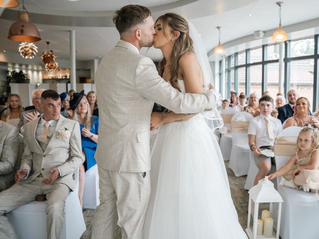 Steven and paige's Wedding in Hull, East Riding of Yorkshire 10