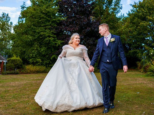 Keelan and Samantha&apos;s Wedding in Wellingborough, Northamptonshire 21