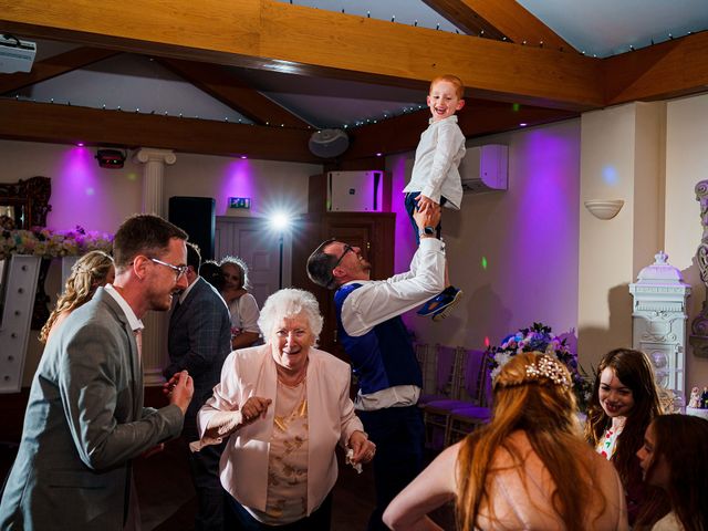 Keelan and Samantha&apos;s Wedding in Wellingborough, Northamptonshire 31