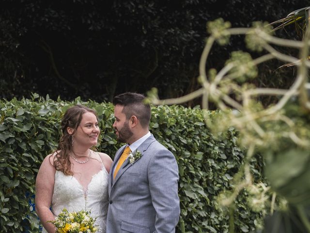 Pedro and Sarah&apos;s Wedding in Christchurch, Dorset 4