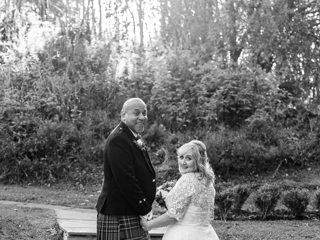 Errol and Mhairi&apos;s Wedding in Banknock, Perthshire 4