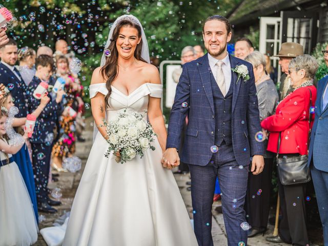 George and Amie's Wedding in Whitchurch, Hampshire 2