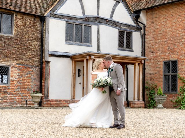 Harry and Holly&apos;s Wedding in Maidenhead, Berkshire 3