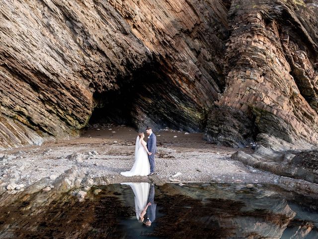 Tom and Ellie&apos;s Wedding in Ilfracombe, Devon 32