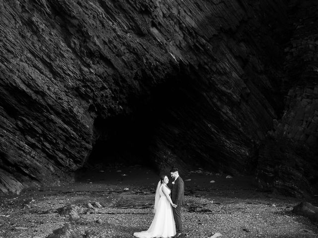 Tom and Ellie&apos;s Wedding in Ilfracombe, Devon 33