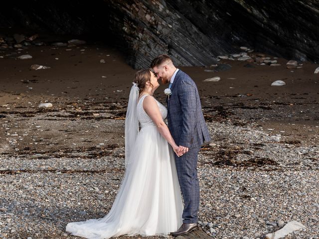 Tom and Ellie&apos;s Wedding in Ilfracombe, Devon 34