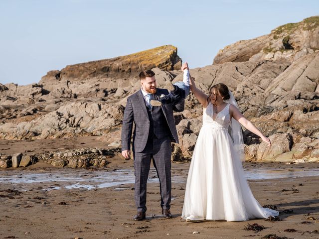 Tom and Ellie&apos;s Wedding in Ilfracombe, Devon 45