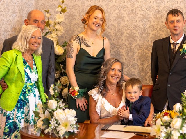 Edy Kilpatrick  and Sharon Crisp's Wedding in Kirkcaldy, Fife &amp; Angus 12