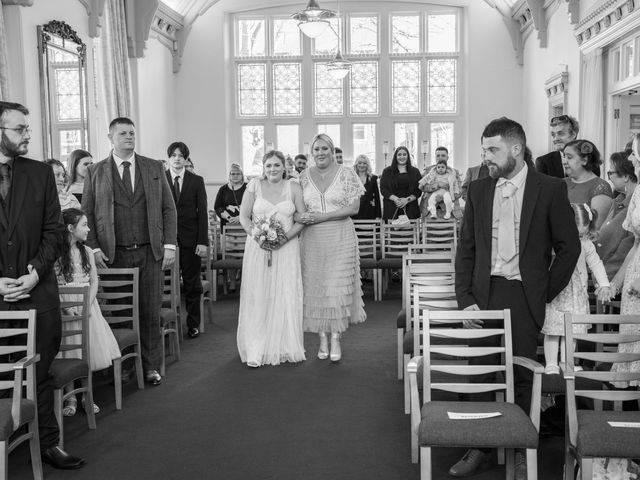 Glenn and Nicole&apos;s Wedding in Newark, Nottinghamshire 26