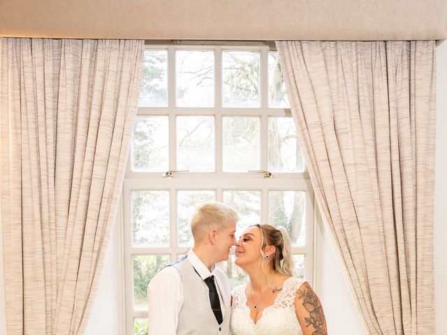Stacey and Vicky's Wedding in Hull, East Riding of Yorkshire 5