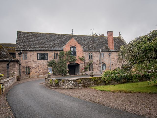 Jennifer and Paul&apos;s Wedding in Hereford, Herefordshire 1