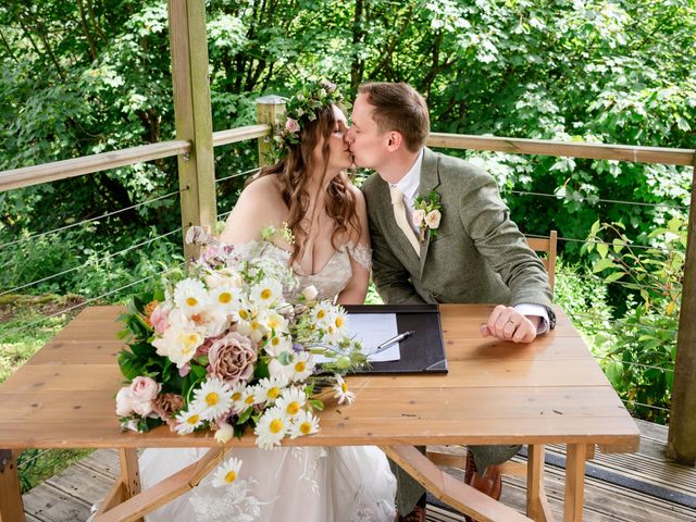 Dean and Jessica&apos;s Wedding in Liskeard, Cornwall 10