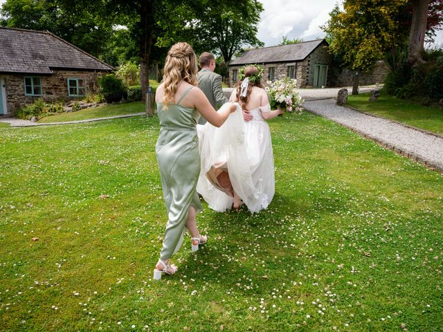 Dean and Jessica&apos;s Wedding in Liskeard, Cornwall 15