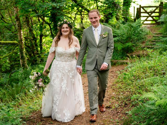 Dean and Jessica&apos;s Wedding in Liskeard, Cornwall 37