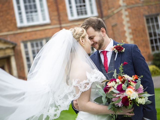 Chris and Jess&apos;s Wedding in Aylesbury, Buckinghamshire 4