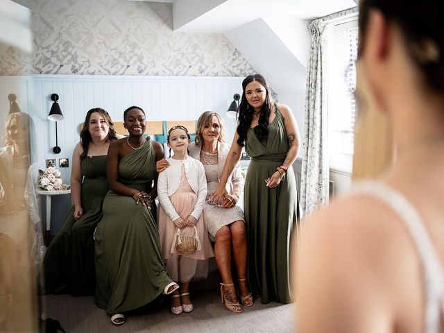 Wayne and Sam&apos;s Wedding in Fareham, Hampshire 17