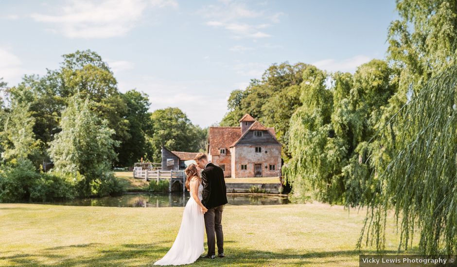 Rob and Harriet's Wedding in Reading, Berkshire