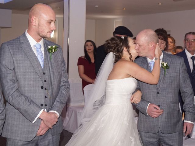 Chris and Louise&apos;s Wedding in Preston, Lancashire 3