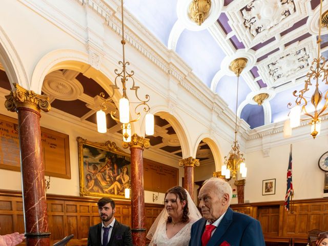 Aron and Shannon&apos;s Wedding in Nottingham, Nottinghamshire 4