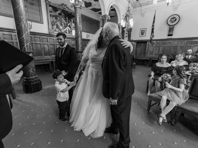 Aron and Shannon&apos;s Wedding in Nottingham, Nottinghamshire 5