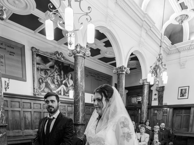 Aron and Shannon&apos;s Wedding in Nottingham, Nottinghamshire 6