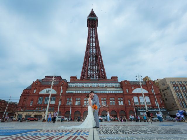 Ant and Helen&apos;s Wedding in Poulton Le Fylde, Lancashire 26