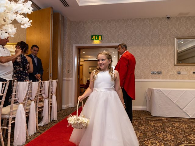 Tony and Amy&apos;s Wedding in Hemel Hempstead, Hertfordshire 61