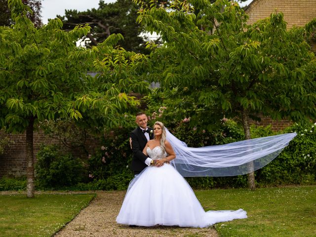 Tony and Amy&apos;s Wedding in Hemel Hempstead, Hertfordshire 107