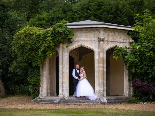 Tony and Amy&apos;s Wedding in Hemel Hempstead, Hertfordshire 155