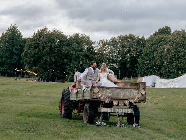 Ash and Alice&apos;s Wedding in Buckingham, Buckinghamshire 28