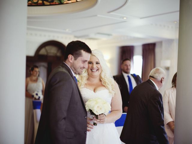 Lindsey and Mike&apos;s Wedding in Newton Le Willows, Merseyside 25