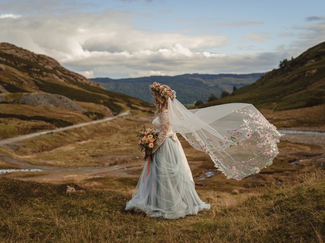 Arran and Rhiannon&apos;s Wedding in Lake District , Cumbria 14