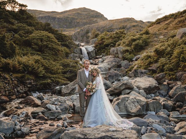 Arran and Rhiannon&apos;s Wedding in Lake District , Cumbria 33