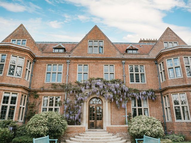 Hannah and Matthew&apos;s Wedding in Milton Keynes, Buckinghamshire 5