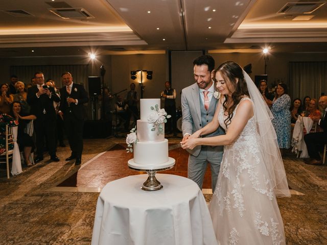 Hannah and Matthew&apos;s Wedding in Milton Keynes, Buckinghamshire 77