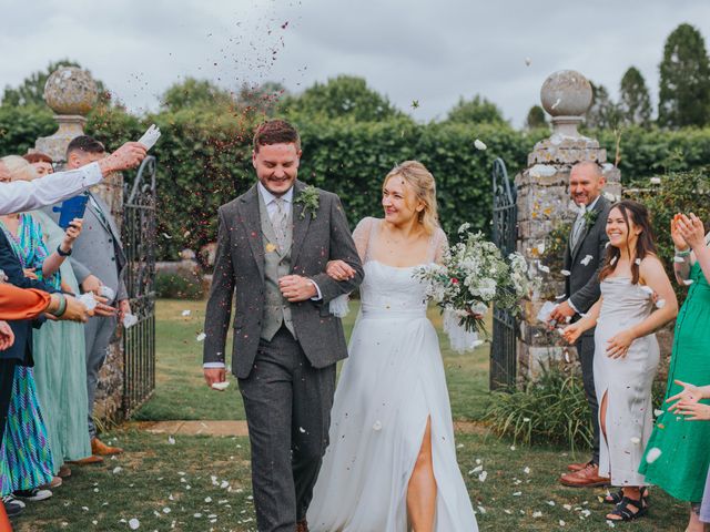 Ollie and Hannah&apos;s Wedding in Sturminster Newton, Dorset 33