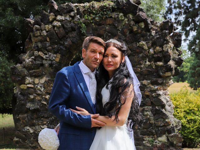 Alan and Leanne's Wedding in Faversham, Kent 17