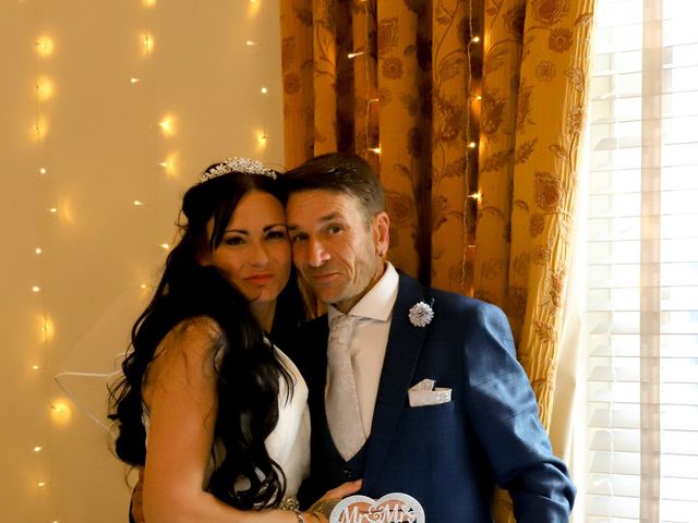 Alan and Leanne's Wedding in Faversham, Kent 22